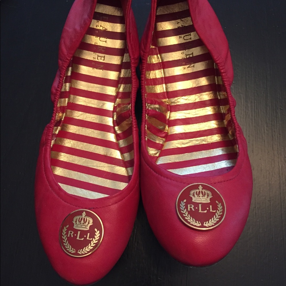 Ralph Lauren red ballet flats w medallion